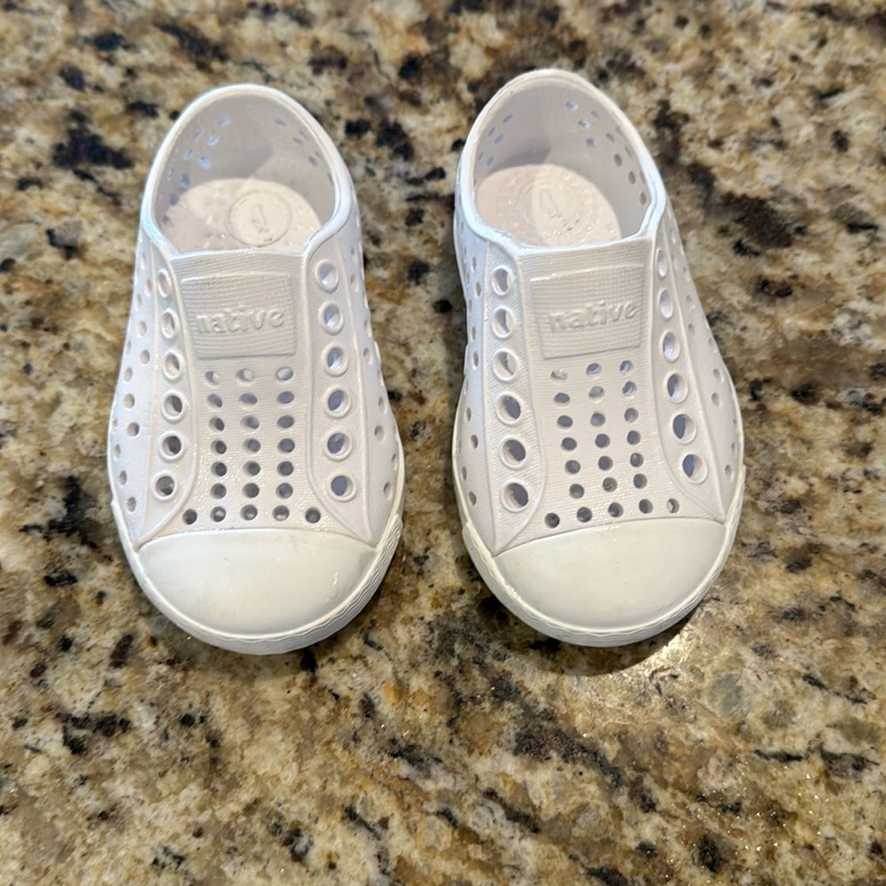 Baby/kids Native shoe size 4